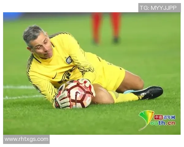 足球边后卫历史双雄谁是当今最强传奇球员解析