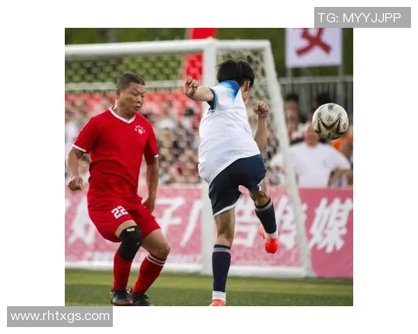 奔跑中的足球明星瞬间展现速度与激情的视频精彩回顾